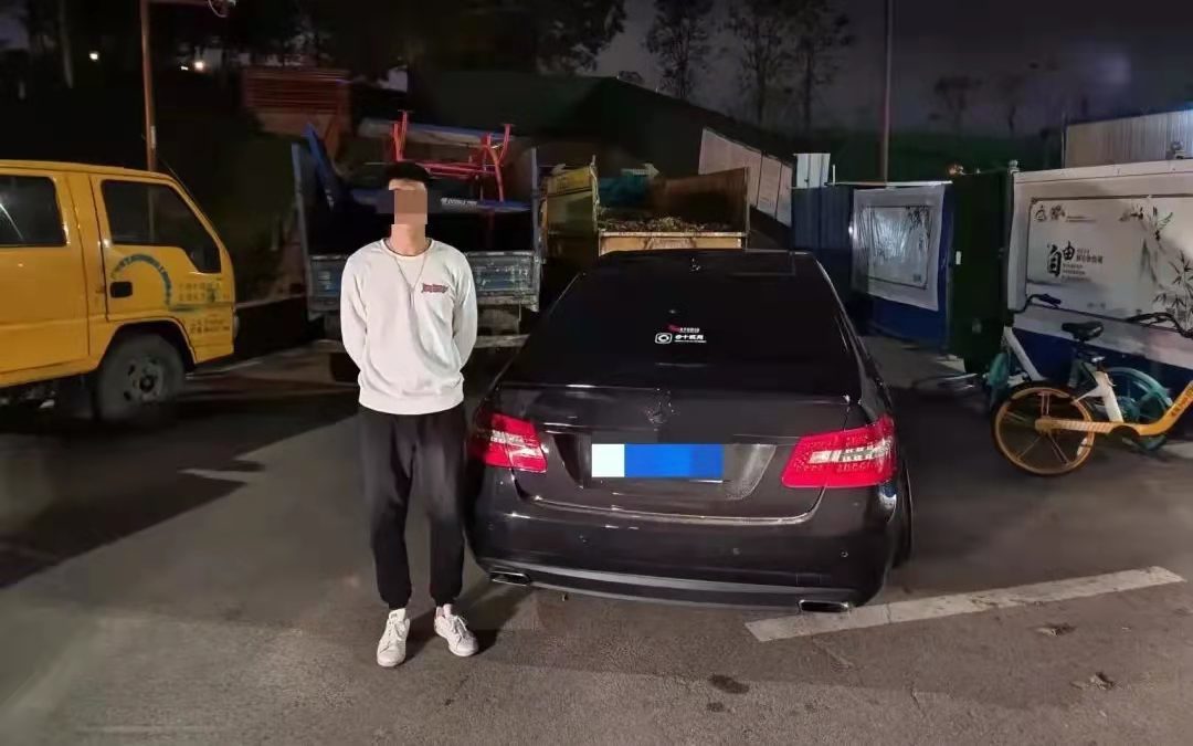 男子駕駛經(jīng)過改裝的小車參加聚會，被當(dāng)場查獲。通訊員供圖